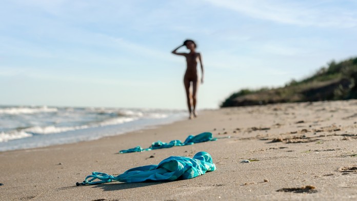 Etiketa na nudapláži: Odhoďte svoje oblečenie, nie zábrany, radia odborníci