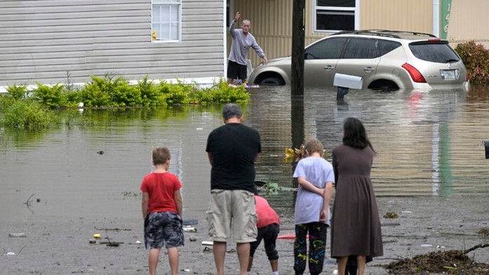 Floridu bičuje hurikán.