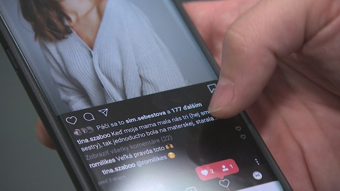 Zľava Caleb Jones a Mike Smith z Edmontonu oslavujú triumf proti Coloradu.