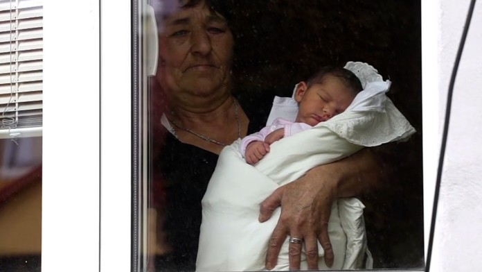 Stará mama s dievčatkom 