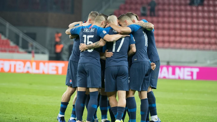 Radosť slovenských reprezentantov po góle v dueli Ligy národov proti Ukrajine.