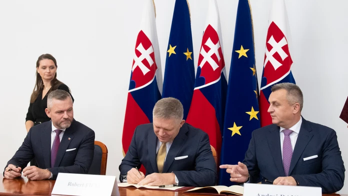 Podpisovanie koaličnej zmluvy.