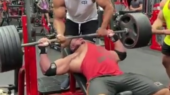 Ryanovi sa práve odtrhol sval.