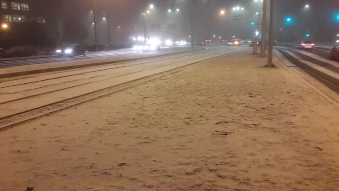 FOTO: Na radaroch nič, na zemi centimeter. Plzeň zasypalo priemyselné sneženie