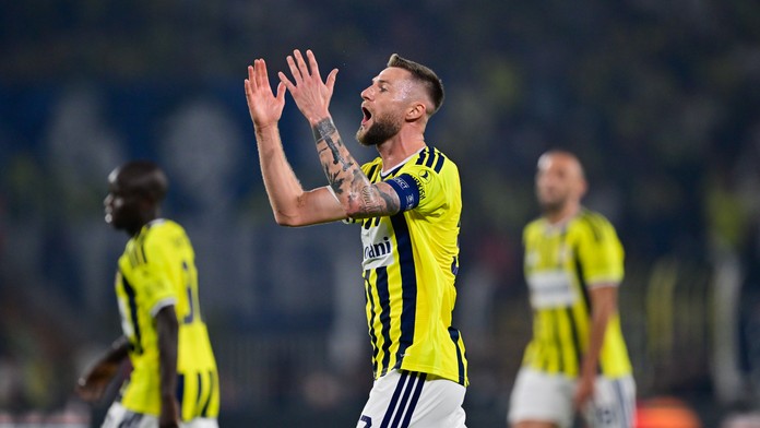 Súboj Slovákov o Ligu majstrov víťaza nepriniesol. Škriniar viedol Fenerbahce, Greif raz inkasoval