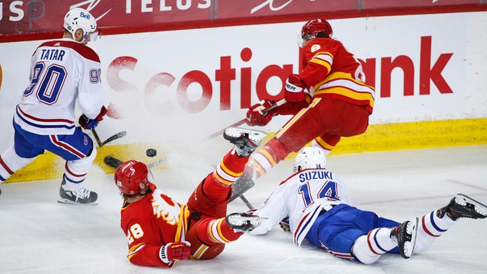 Slovenský hokejista Tomáš Tatar (vľavo).