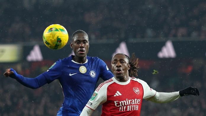 Arsenal zvládol odvetu s mestským rivalom a postúpil do finále Ligového pohára. Rozhodnutie prišlo v závere