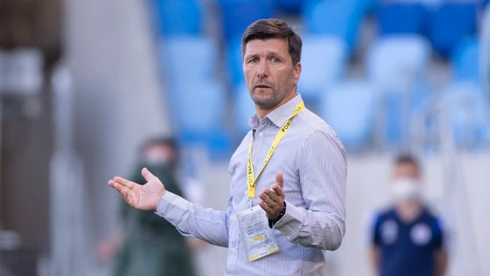 Tréner Antal Németh v zápase 8. kola nadstavbovej skupiny o titul ŠK Slovan Bratislava - DAC Dunajská Streda.