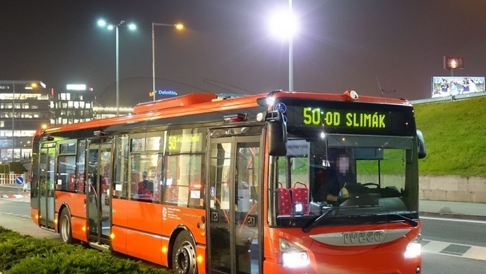 Autobus má za sebou prvý deň v prevádzke