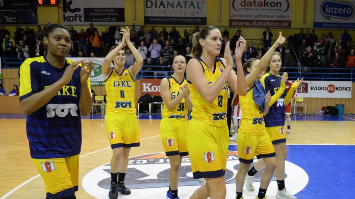 Radosť hráčiek Košíc po víťazstve v zápase Európskeho pohára FIBA v basketbale žien medzi Good Angels Košice a olympiakosom Pir