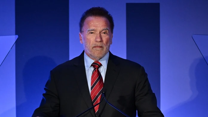 Arnold Schwarzenegger podstúpil vážny chirurgický zákrok. Stáva sa zo mňa stroj, odkázal fanúšikom
