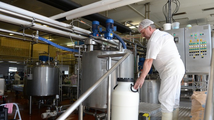 Desať ľudí zahynulo, keď sa v automobile UAZ-469 pokúsili prebrodiť rieku Šui.