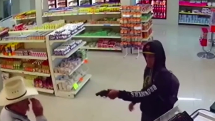 Kovboj zložil ozbrojeného lupiča v Mexiku