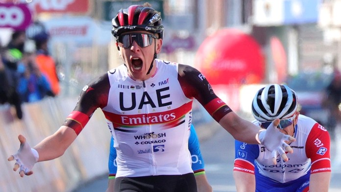 Tadej Pogačar z tímu SAE Team Emirates víťazí v 107. ročníku pretekov Liége - Bastogne - Liége.