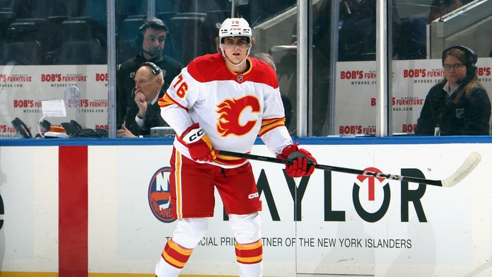VIDEO: Pospíšil sa pri návrate do zostavy pobil, no Calgary prehralo. Šimon Nemec pomohol k tesnému triumfu