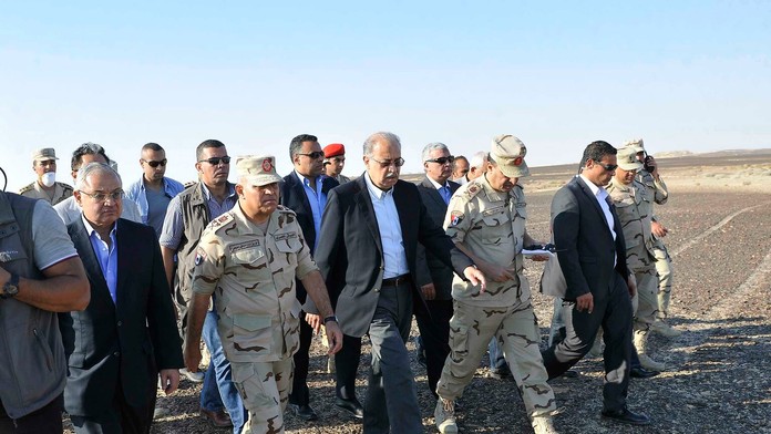 Egyptský premiér Šerif Ismail a ďalší štátni predstavitelia prišli na miesto nešťastia.