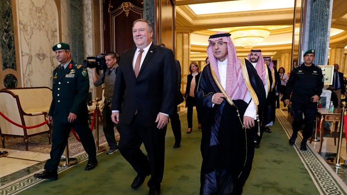 Americký minister zahraničných vecí Mike Pompeo (vľavo) a saudskoarabský minister zahraničných vecí Ádil Džubajr.