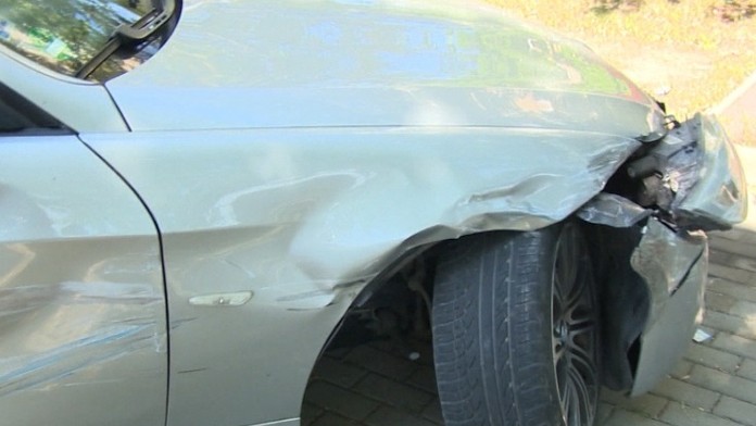 Rozbité auto na parkovisko