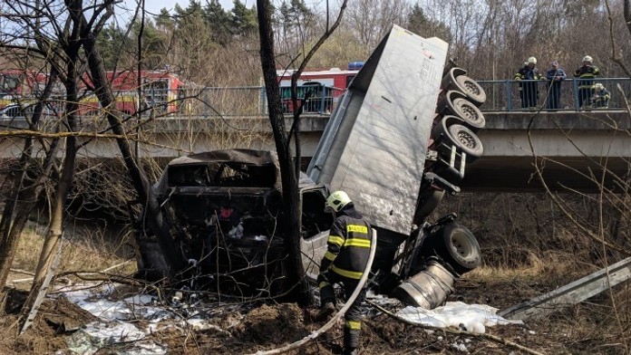Lekcia salsy pre Kaliho. Pozrite na tie pohyby!