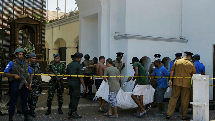 Chaos po útokoch na Srí Lanke.