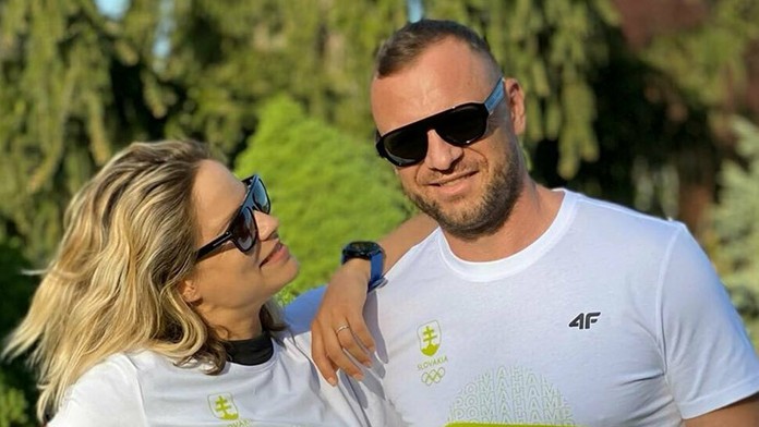 Kaviareň v nemeckom Kolíne používa figuríny, aby znázornila bezpečný odstup medzi ľuďmi.