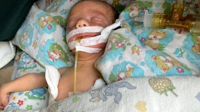 Strastiplná cesta za dcérou: Rodičia sa pre vojnu nevedeli dostať k dcére, tú porodila dva dni pred vojnou náhradná mama