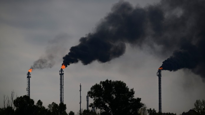 Členské krajiny EÚ podporili predĺženie výnimky Slovensku na vývoz produktov z ruskej ropy