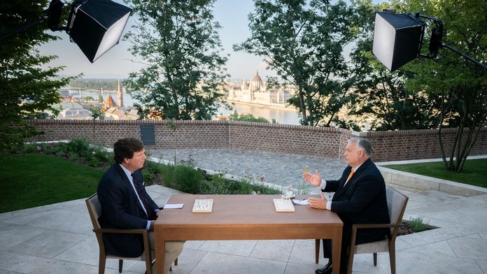 Orbán v rozhovore s Carlsonom: Trump môže zachrániť Západ, ba aj celé ľudstvo
