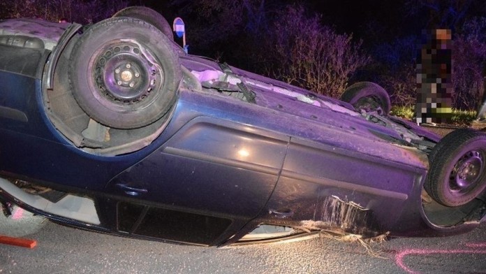 Lionel Messi v obkľúčení hráčov Man Utd.