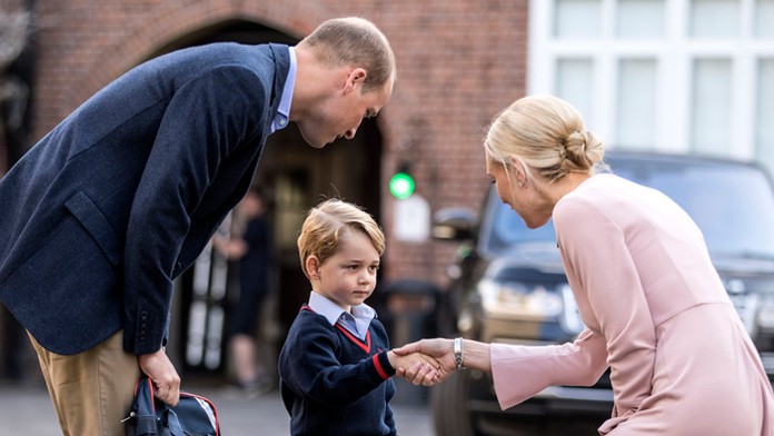 Princ George šiel prvýkrát do školy bez mamy. Kate Middleton musela ostať doma
