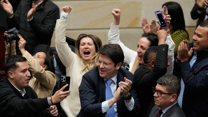 Na snímke postrelený senátor Miguel Uribe.