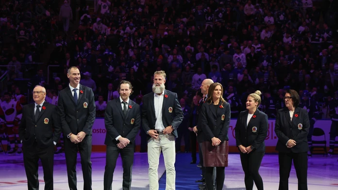 Do Hokejovej siene slávy vstúpili aj ďalší velikáni. Joe Thornton spomínal na legendy