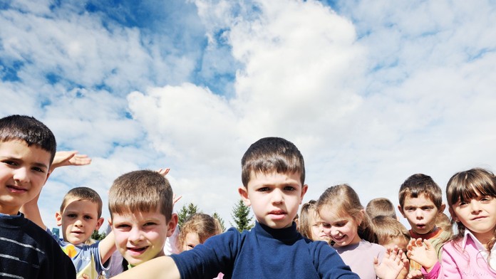 Do sladkostí im pridal sedatíva a potom začal konať. Muž sexuálne zneužíval deti v kresťanskom tábore