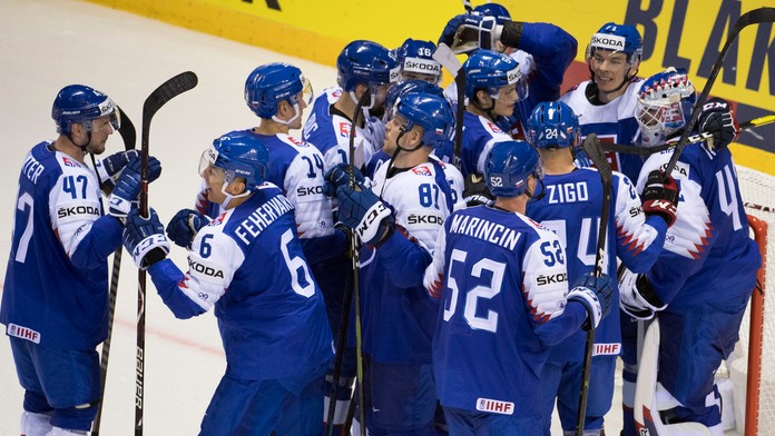 Radosť hráčov Fínska po góle proti Kanade na MS 2019.