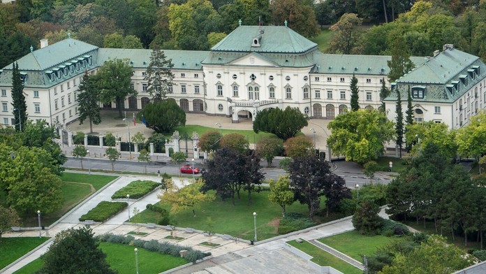 Hráči Bostonu oslavujú triumf vo finále proti St. Louis.