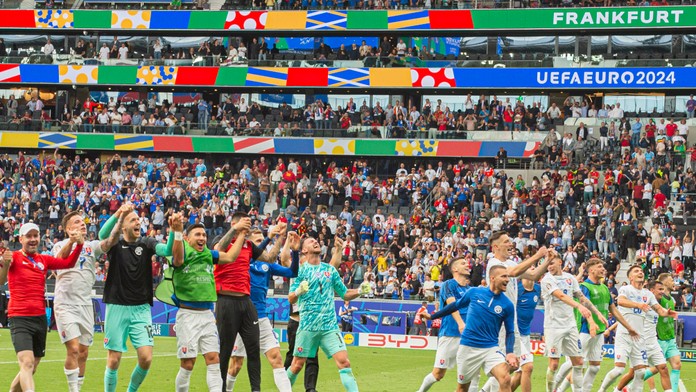 Na Eure sa uzavreli prvé skupiny. Tie určili možných súperov Slovenska v osemfinále