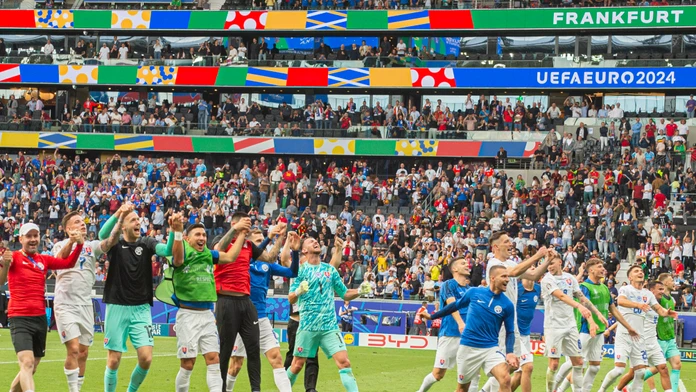 Na Eure sa uzavreli prvé skupiny. Tie určili možných súperov Slovenska v osemfinále