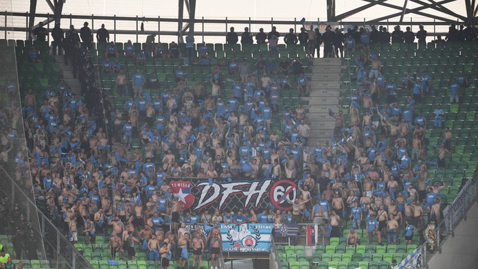 Odmena za vernosť. Fanúšikovia Slovana môžu ísť so  vstupenkou na Ferencváros i na Trenčín