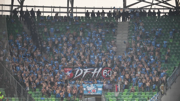 Odmena za vernosť. Fanúšikovia Slovana môžu ísť so  vstupenkou na Ferencváros i na Trenčín