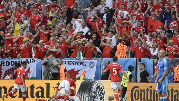 Radosť Walesanov po góle na 2:1 v súboji proti nášmu tímu na ME vo Francúzsku.