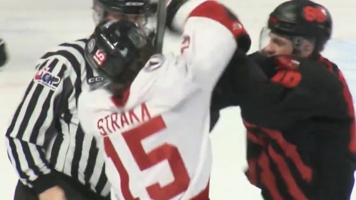 VIDEO: Slovenskí mladíci v zámorí pripomenuli Cháru s Valábikom. Dvojica zhodila rukavice vo vzájomnom súboji