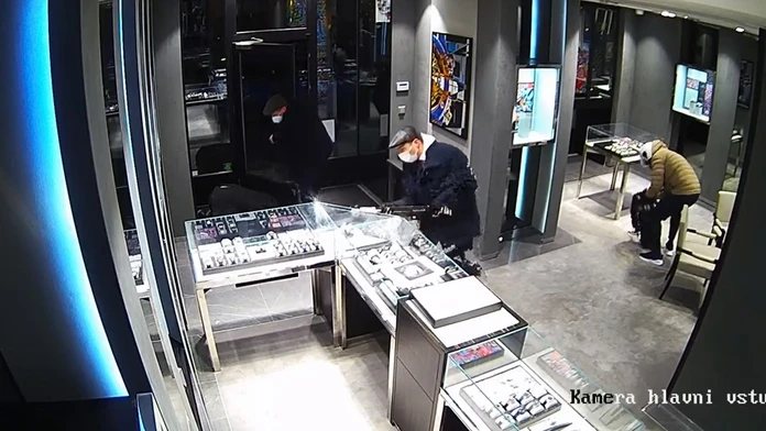 Krádež v hodiniek v Prahe.