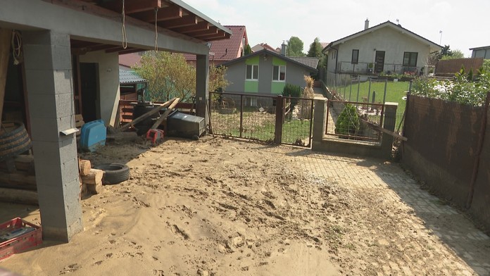 Šenkvice sa spamätávajú po prívalovom daždi. Jedna rodina musela odísť z domu