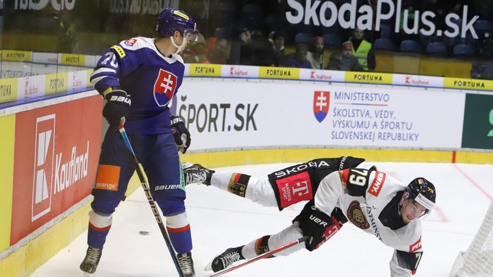  Adam Lukošik (Slovensko) a Philipp Preto (Nemecko) v prípravnom zápase Slovensko - Nemecko