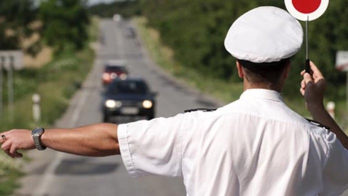 Policajti si nemajú čo obliecť