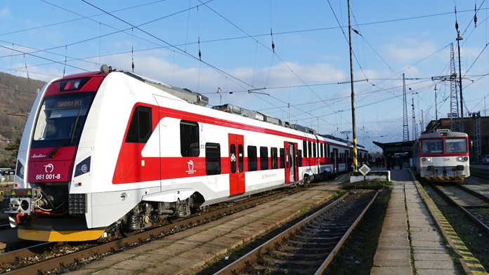 ZSSK počas sviatkov posilnila spoje. Najvyťaženejšie vlaky sú už takmer vypredané