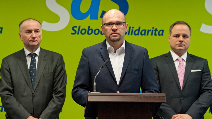 Predseda strany SaS Richard Sulík, poslanci Juraj Droba a Eugen Jurzyca