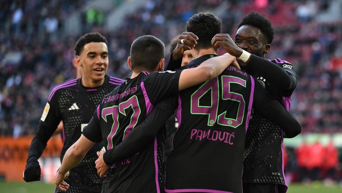 Bayern splnil úlohu favorita a znížil stratu na prvé miesto. V ďalšom dueli doplnil rozhodcov fanúšik