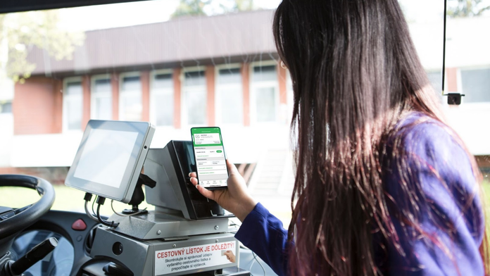Cestovanie bez papierového lístka: Karta alebo mobil?