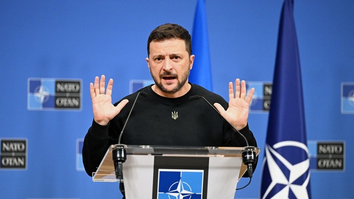 Zelenskyj: Rusko útočilo na Ukrajinu 120 raketami a 90 dronmi